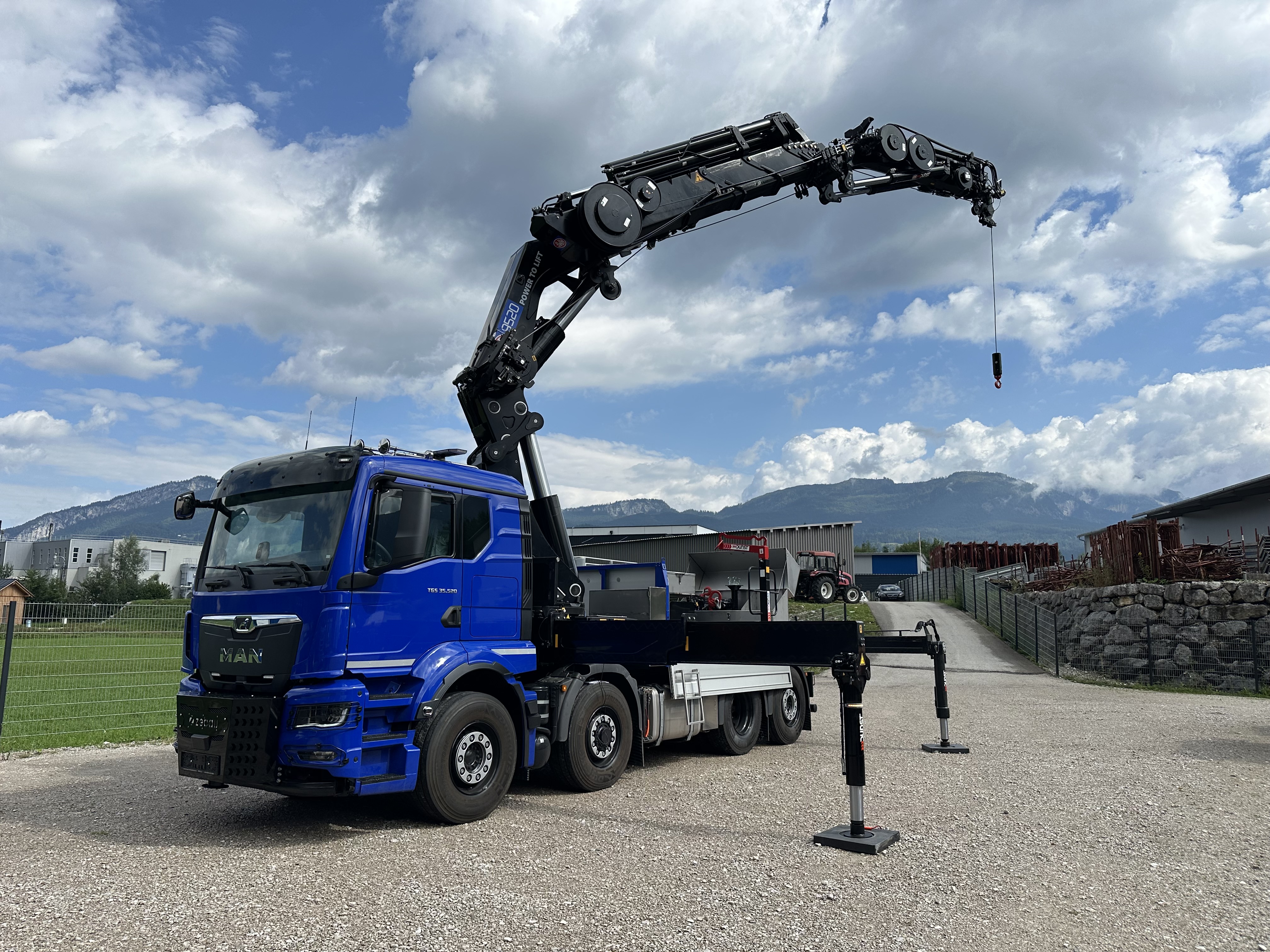 Nutzfahrzeug mit Ladekran