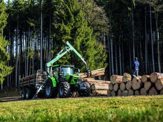 Deutz-Fahr 6135 C TTV Traktor im Feld